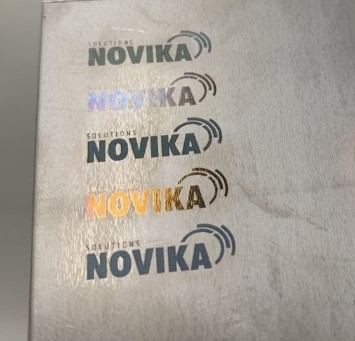 Ejemplos de logotipos de colores creados para una demostración en un evento de Solutions Novika.