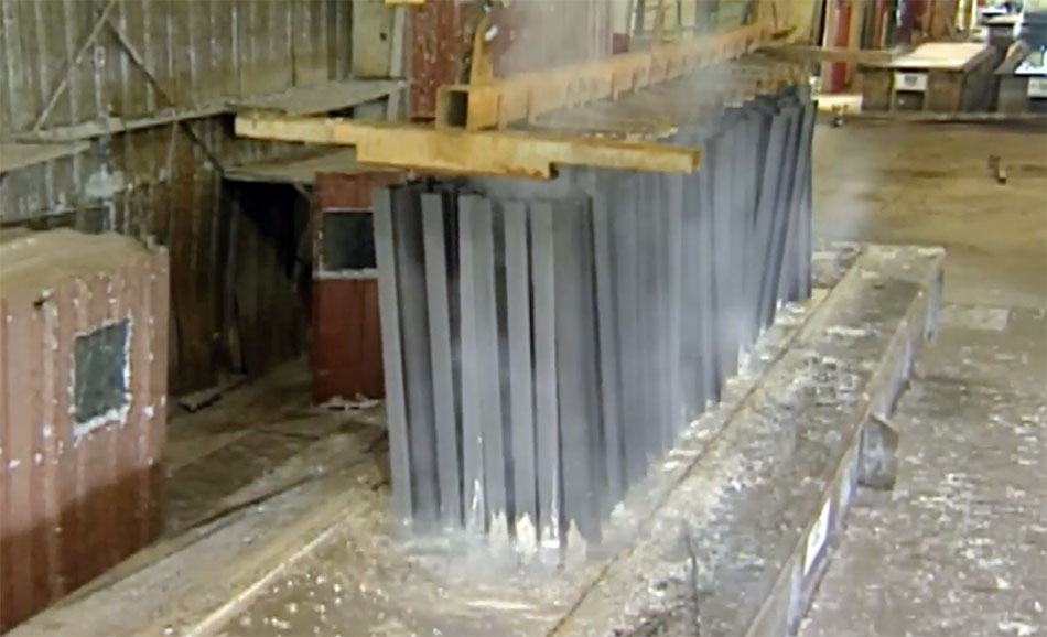 Hot-dip galvanizing steel beams