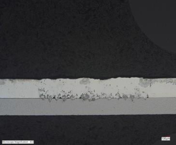 バスバーレーザー溶接の断面図 - 負極タブ(顕微鏡画像)