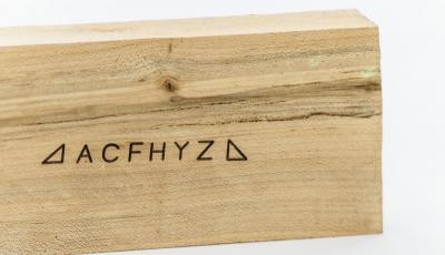 Lasermarkingmachineonwood