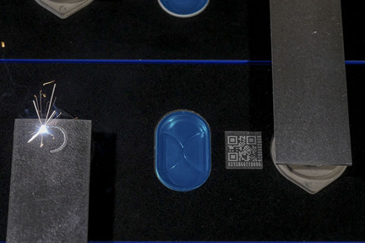 Laser texturing on a battery casing